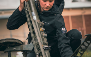 Zkusili si také sami přenosný protiletadlový komplet RBS-70 složit.