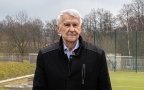 Někdejší českobudějovický onkolog MUDr. František Trnka vyvinul substanci Bertramyl R, která nahrazuje tělu chybějící proenzymy, jež bojují proti nádorům. 