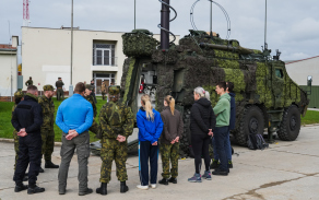 Seznámili se i s moderním spojovacím vozidlem KOVS TITUS.