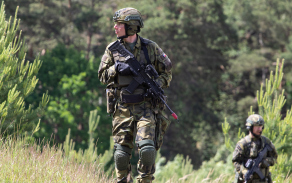 Vojáci v aktivní záloze trénovali pohyb po bojišti.