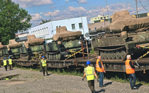 Příprava techniky před převozem do Polska.