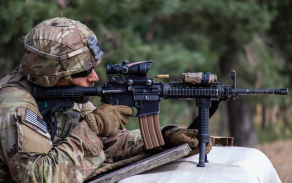 Střelecká část nesmí chybět v žádné armádní soutěži, účastnil se i tým amerických vojáků