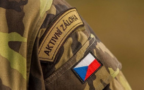 Vojáci AZ působí v zahraničních operacích po boku svých profesionálních kolegů až v posledních letech