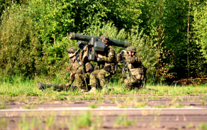 Protiletadlový raketový komplet RBS-70 v bojovém postavení