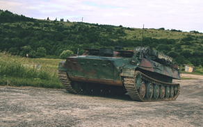 Přesun bojového vozidla S-10M2D na palebnou čáru.