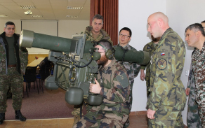 Seznámili se s trenažérem protiletadlového raketového kompletu RBS-70.