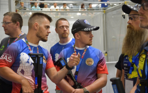 Četaři Jiří Hoffman a Ladislav Zekucia (zleva) během mezinárodní soutěže.