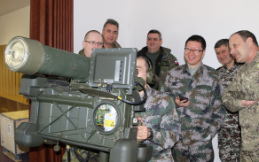 Vyzkoušeli si, jak probíhá výcvik operátora protiletadlového kompletu RBS-70.
