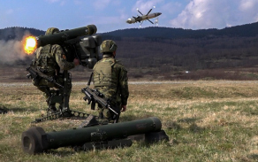 Střelba z protiletadlového kompletu RBS-70.