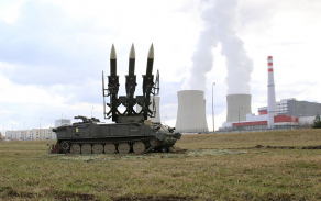 Strakoničtí vojáci bránili jadernou elektrárnu před útoky ze vzduchu pomocí protiletadlového raketového komplexu 2K12 KUB.