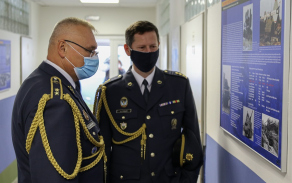 Generálmajor Jaromír Alan i plukovník Jan Farlík si se zájmem prohlédli expozici, která u vojska protivzdušné obrany řadu let chyběla.