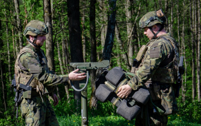 Praktické přezkoušení operátorů: sestavení, sbalení i přebití kompletu RBS-70. Každá část má své přísné časové normy.
