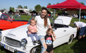 Vozidla strakonického Veteran car clubu se již tradičně těší velkému zájmu návštěvníků.
