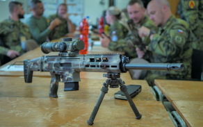 Vojákům byla představena i puška pro přesnou střelbu CZ BREN 2 PPS.