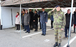 Slavnostního nástupu se zúčastnili zástupci Ministerstva obrany, Generálního štábu a společnosti SAAB.
