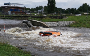 A pak i v divoké vodě na kanále v Českém Vrbném.