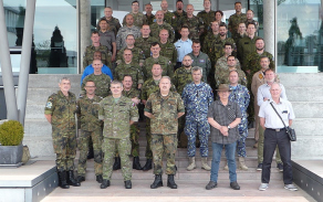 Společná fotografie zástupců aliančních armád, jež se zapojí do mezinárodního cvičení Ramstein Legacy 2022.