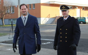 Zástupce společnosti SAAB Kristian Wallin a vojenský přidělenec Švédska Ola Höglund.