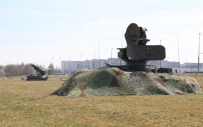 Jadernou elektrárnu před útokem ze vzduchu bránila protiletadlová raketová baterie 2K12 KUB.