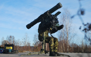 Vojáci se školili ve Švédsku na nové protiletadlové raketové komplety RBS-70NG.