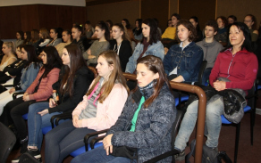 Studenti si nejprve vyslechli prezentaci o útvaru na posádkovém domě armády.