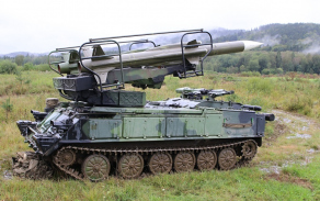 Výcvik jednotky, vyzbrojené protiletadlovým raketovým systémem 2K12 KUB, ve vojenském prostoru Boletice.