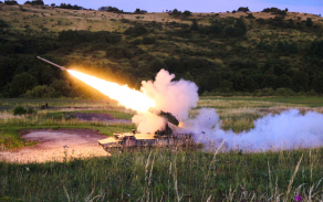 Střelba z protiletadlového raketového kompletu S-10M. 