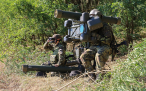 Jednotka je vyzbrojena protiletadlovými raketovými komplety RBS-70.