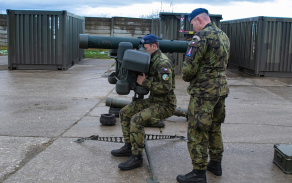 Během praktické části zkoušky předvedli vojáci svou schopnost dokonale ovládat protiletadlové systémy, například komplet RBS-70.