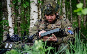 Terminál palebného prvku (TPP) předává operátorovi RBS-70 informace o přiděleném cíli a pomáhá mu ho vyhledat.