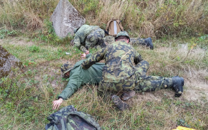 Záchranný tým se musí nejprve přesvědčit, že se skutečně jedná o osoby, jež mají být vyzvednuty.