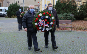 Pietní vzpomínky se zúčastnili také čelní představitelé Města Strakonice.