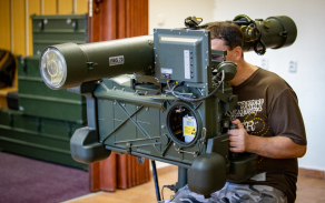 Nácvik zachytávání cílů na trenažéru protiletadlového kompletu RBS-70.