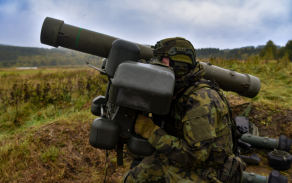 Pozemní protivzdušnou obranu vojáci zabezpečují s protiletadlovými raketovými komplety RBS-70.