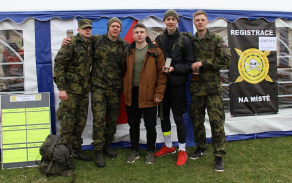 Studenti vysoké vojenské školy z Brna ušli trasu dlouhou 75 kilometrů.