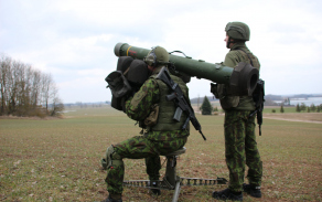 Litevští vojáci mají ve své výzbroji stejně jako Češi protiletadlové raketové komplety RBS-70.