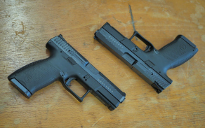 Čeká je také přezbrojení na pistole CZ P-10 C. 