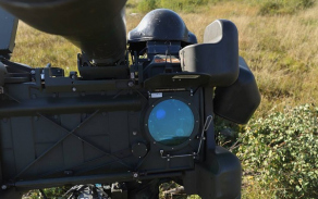 Hlavní zbraní jednotky je protiletadlový raketový komplet RBS-70.