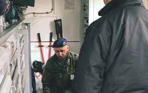 Prohlédli si také vybavení mobilní dílny.