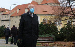 Emeritní senátor Josef Kalbáč se poklonil památce hrdinů, kteří položili život ve válečných konfliktech.