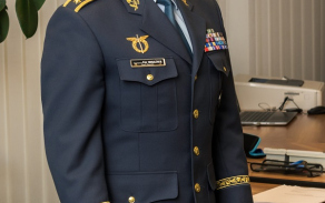 Velitel Vzdušných sil AČR generálmajor Petr Mikulenka poděkoval dosavadnímu veliteli za práci a jeho nástupci popřál mnoho úspěchů.