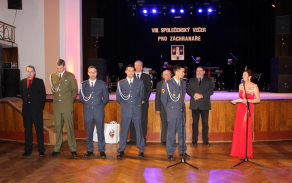 Strakoničtí vojáci byli oceněni za spolupráci s Policií ČR při pátrání po pohřešovaných osobách.