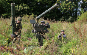 Po vystřelení rakety následuje přebití kompletu.