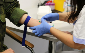 Pro přihlášení do registru stačí odebrat jen malé množství krve – zhruba dva mililitry.