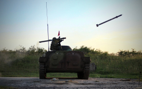 Slovenští vojáci stříleli z protiletadlových raketových kompletů IGLA. 