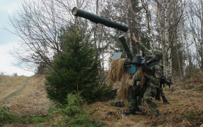 Přebíjení protiletadlového kompletu RBS-70.