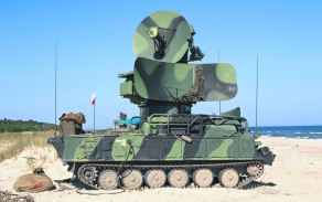 Řídící a naváděcí radiolokátor navádí rakety na nepřátelské vzdušné cíle.