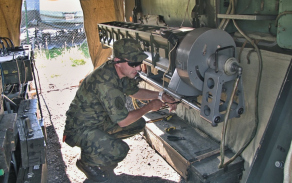 Kontrola a měření raket k protiletadlovému raketovému kompletu S-10M2D.