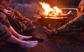 Účastníci se mohli ohřát i u ohně
