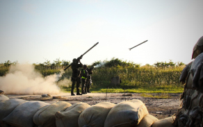 Střelba z protiletadlových raketových kompletů S-2M.